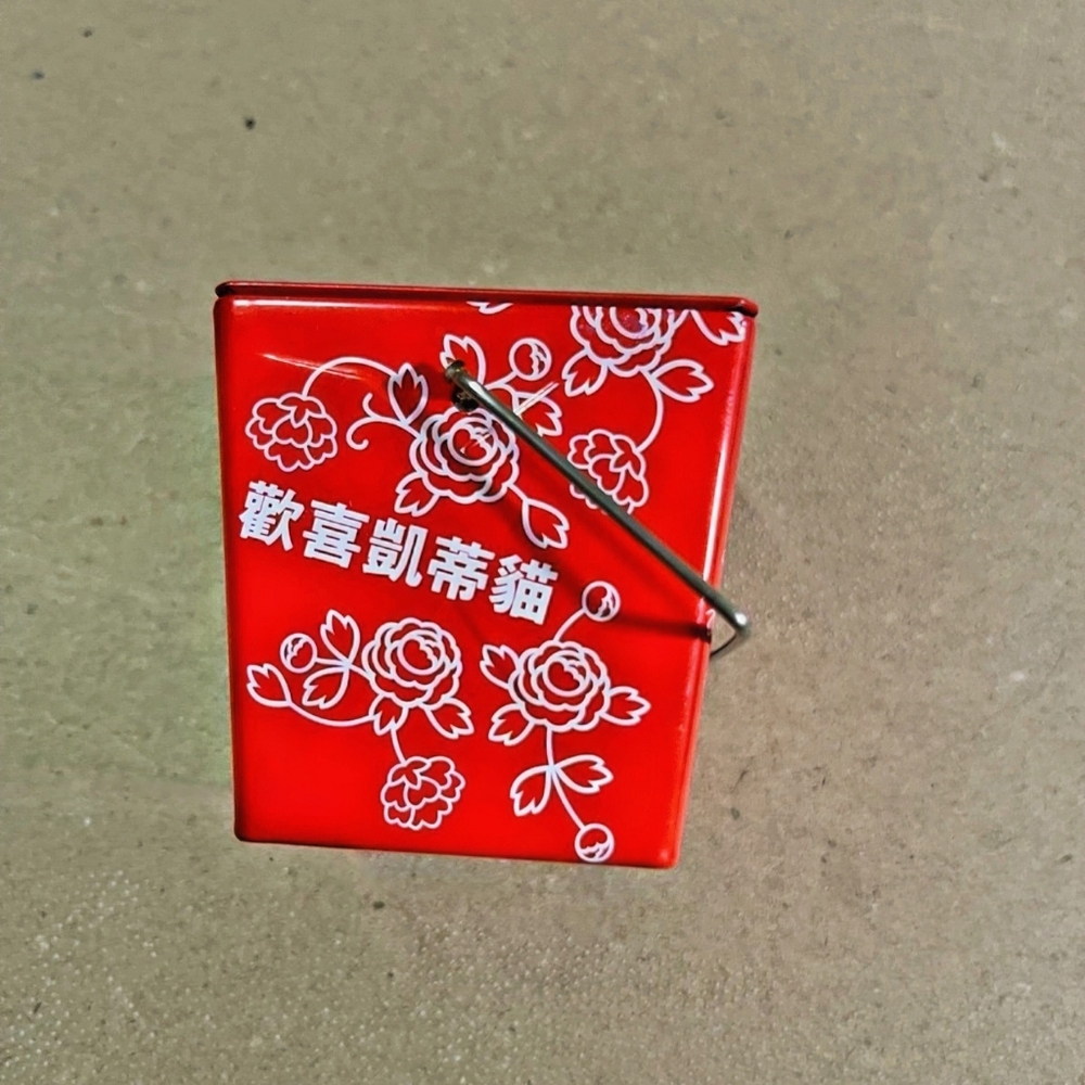 Hello Kitty Lucky Stars Candy Red Chinese Takeaway Mini Tin and Playing Cards - Picture 6 of 13